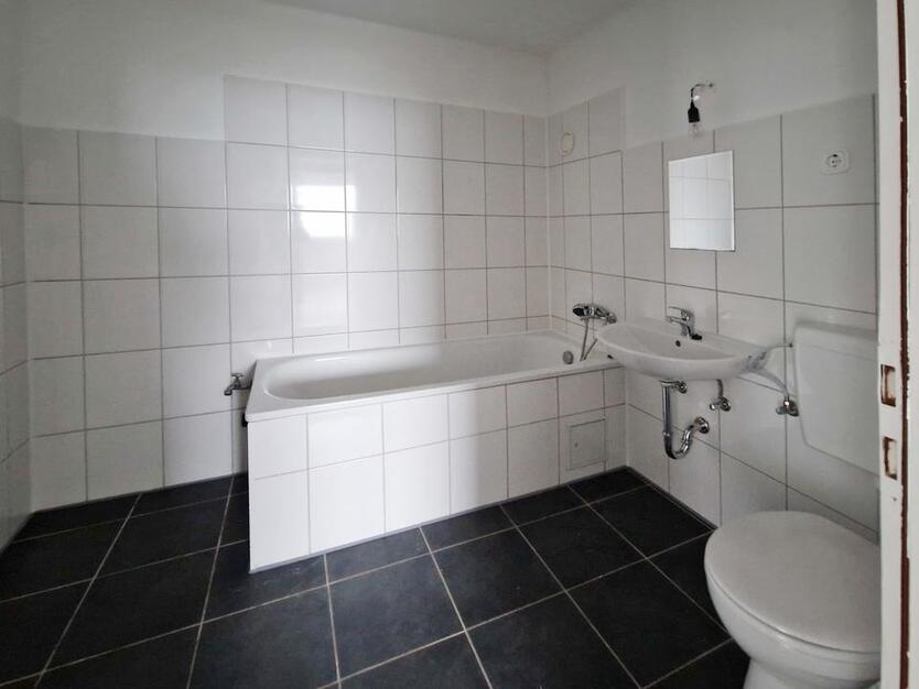 Familienfreundliche, frisch renovierte 3-Zimmer-Wohnung mit Balkon und weitem Blick! zimmer