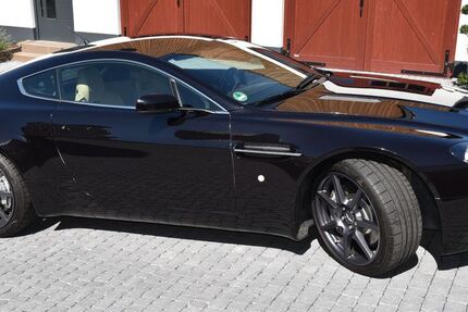Aston Martin V8 Vantage 27.347 km 48.000 € Siegburg 53721
