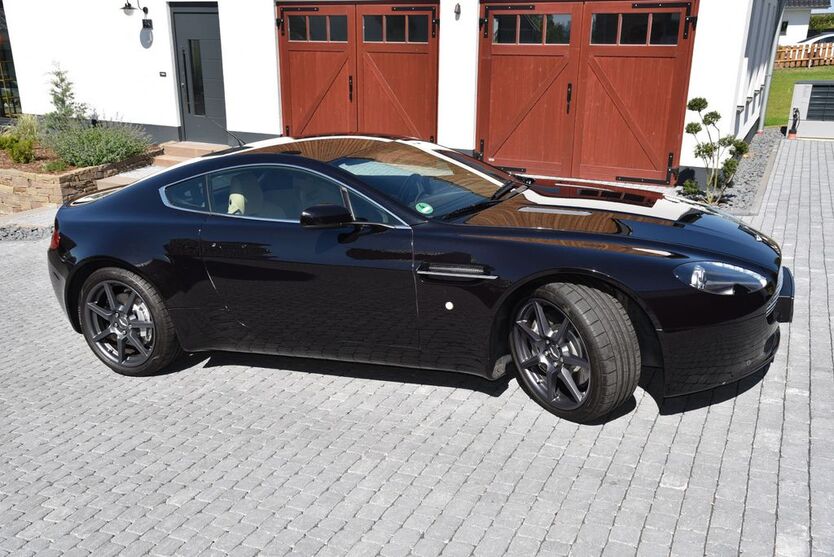Aston Martin V8 Vantage 27.347 km 48.000 € Siegburg 53721