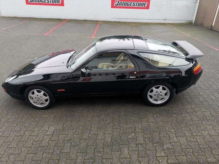 928