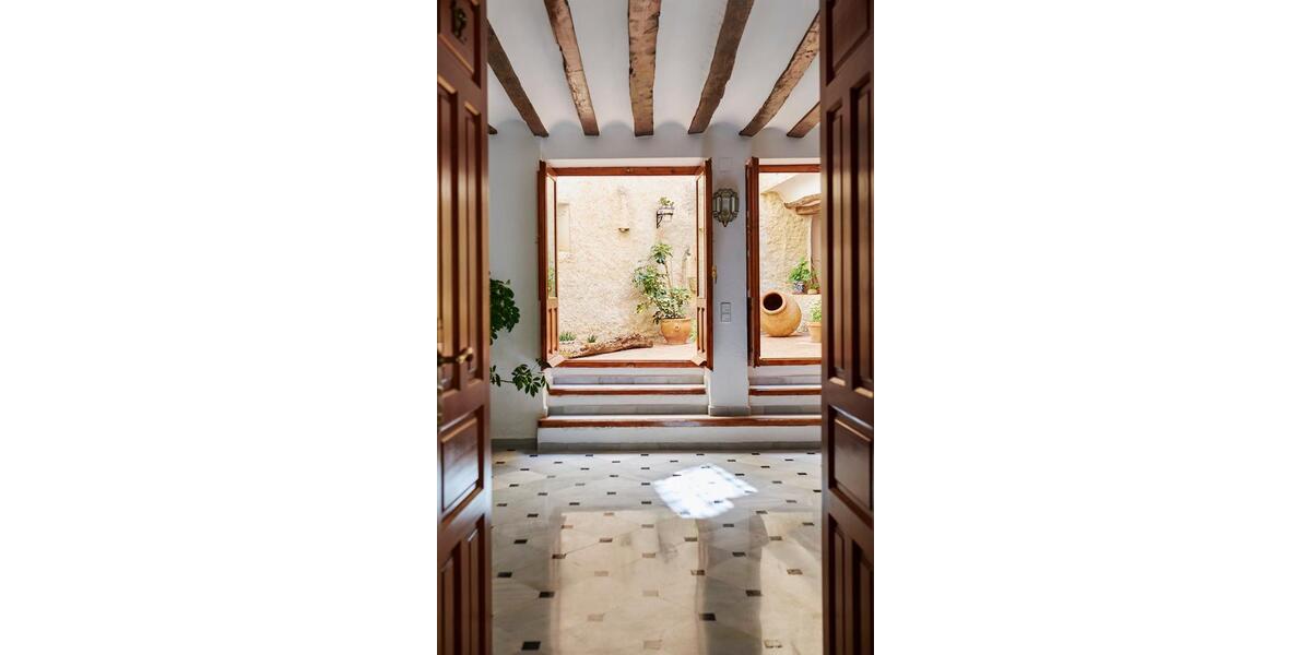 Einfamilienhaus Köln Innenstadt - 17 Zimmer, 1.400 m&sup2;, 495.000&euro; | Angebot:26533283