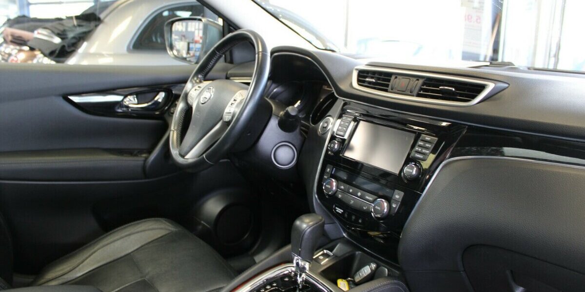 Nissan Qashqai 1.6 dCi Xtronic TEKNA - Pano - AHK - 108.138 km 14.980 &euro; Euskirchen 53881