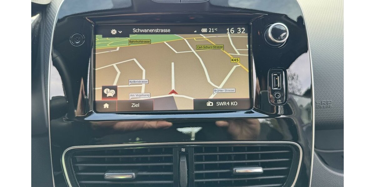 Renault Clio 90 Bose Klima Navi PDC SHZ ServNeu 60tkm 1Hd 60.000 km 11.500 &euro; Erftstadt 50374