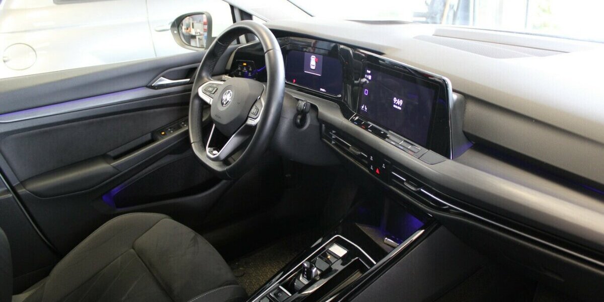 VW Golf VIII 2.0 TSI OPF DSG Style 37.650 km 23.980 &euro; Euskirchen 53881