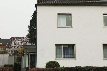 ***** 3-Familienhaus + zusätzlicher Bebauungsmöglichkeit - Erschließung aus Sackgasse***** 9 zimmer