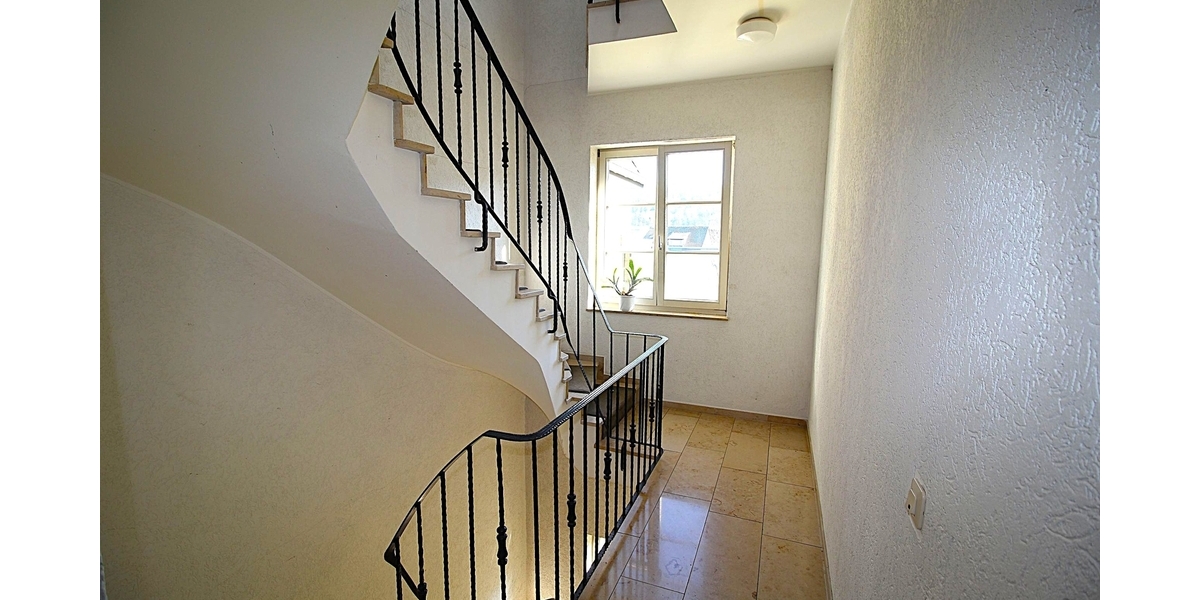 Erste Reihe Rheinblick! Sofort beziehbare zwei Zimmer mit kleinem Balkon, Stellplatz und Garage. TOP - Etagenwohnung Königswinter | Angebot:26948143