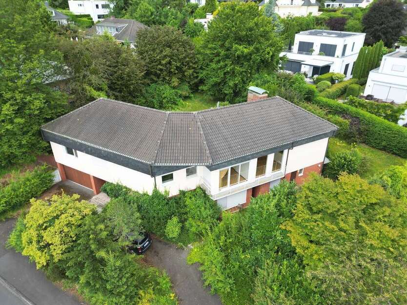 Haus zum Kaufen in Bonn 925.000 € 303 m²