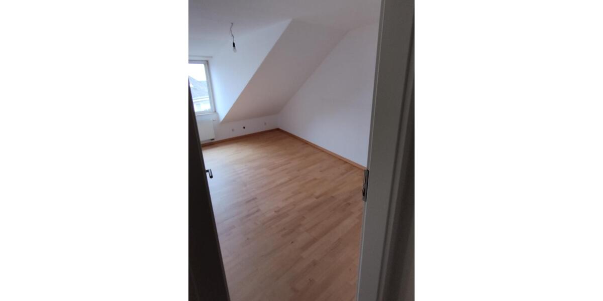 Dachgeschoßwohnung Bornheim - 2 Zimmer, 65 m&sup2;, 900&euro; | Angebot:24715318
