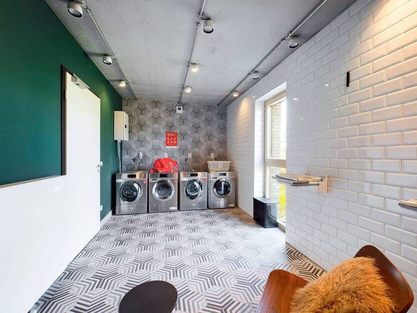DIE ZimmerEI | Modern + zentral: möbliertes Apartment für Studierende & Auszubildende | Maxi Bude