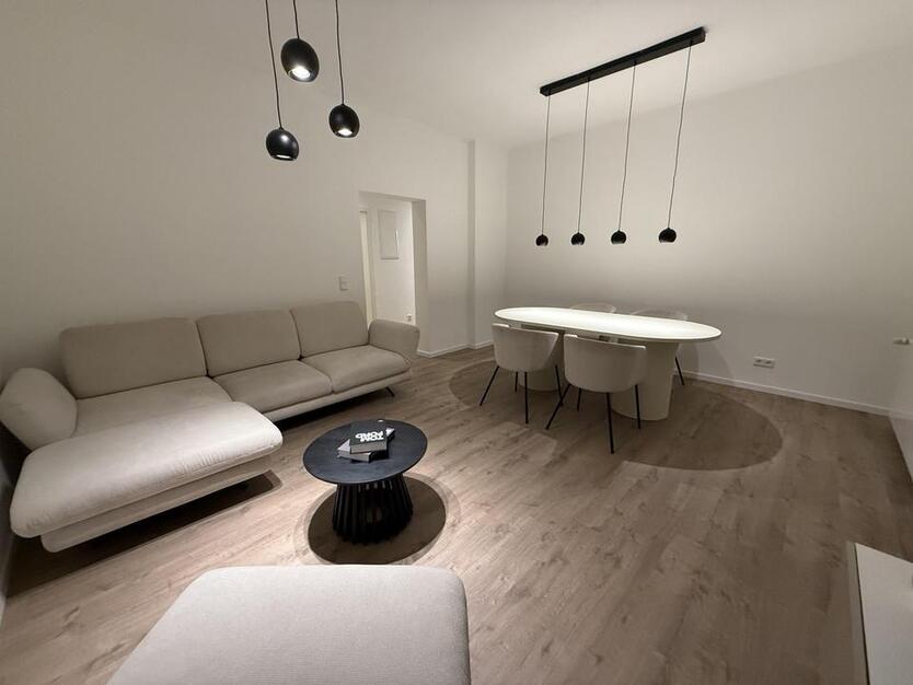 Erstbezug: 3-Zimmer-Architektenwohnung mit Balkon, voll möbliert zimmer