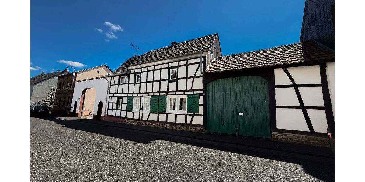 Kleinod! Liebevoll hergerichtetes Fachwerk-Idyll mit malerischem Innenhof, Scheune und Nebengebäude! 6 zimmer