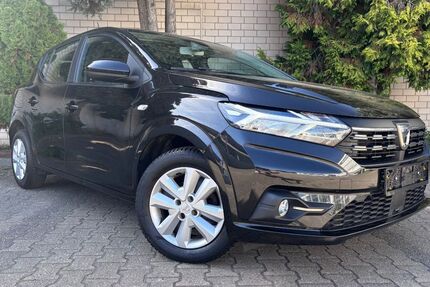 Dacia Sandero 68.000 km 9.990 € Köln 50859