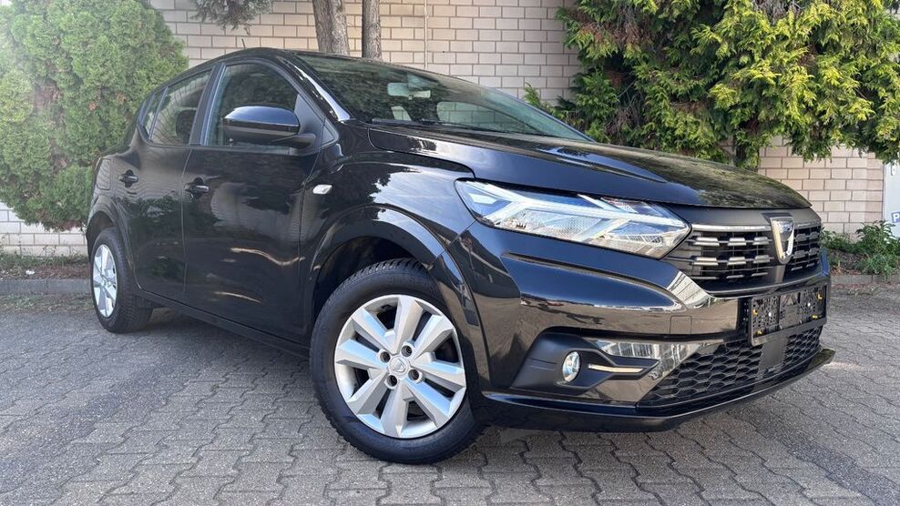 Dacia Sandero 68.000 km 9.990 € Köln 50859