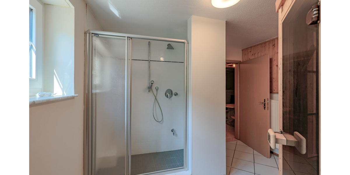 Großzügiges Einfamilienhaus auf weitläufigem Grundstück mit Sauna, Nebengebäude und Doppelgarage - Einfamilienhaus Königswinter / Berghausen Berghausen | Angebot:27224852