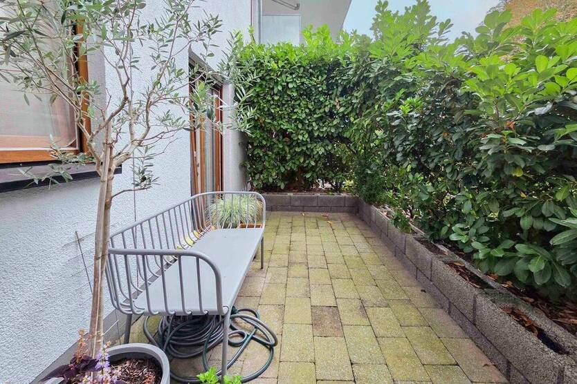 Wohnkomfort in Hürth-Hermülheim: 3-Zimmer-Erdgeschoßwohnung mit Terrasse und Tiefgarage