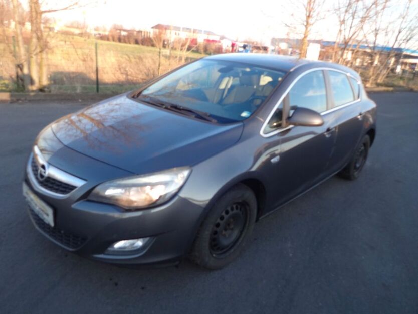 Opel Astra 295.000 km 2.499 € Zülpich 53909