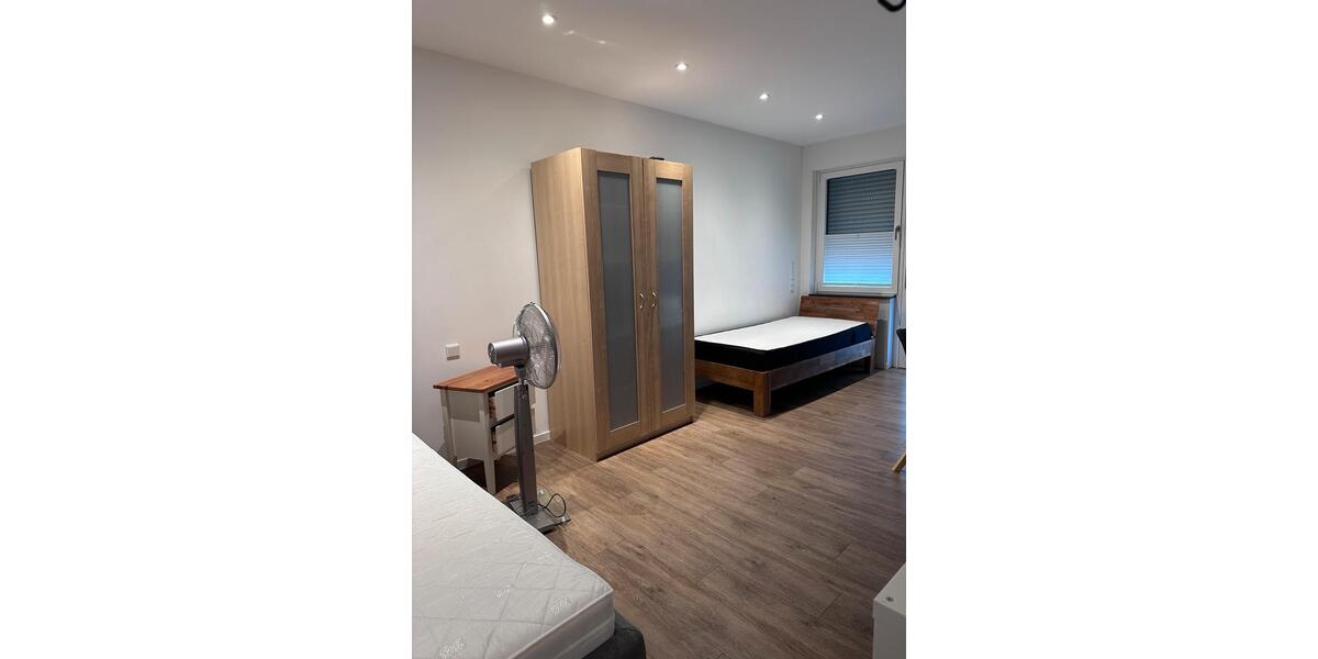 Erdgeschoßwohnung Bergisch Gladbach Alt-Frankenforst - 3 Zimmer, 83 m&sup2;, 1.100&euro; | Angebot:26426278