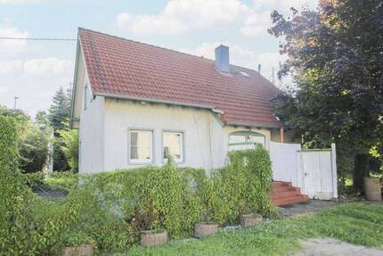Schönes Ein- Zweifamilienhaus in Bonn-Schwarzrheindorf - Ideal für Eigennutzer und Anleger 5 zimmer
