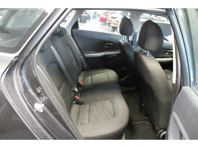 Kia ceed 1.6 GDI SW Edition 7 97.900 km 9.980 € Euskirchen 53881