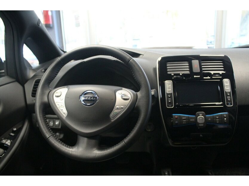 Nissan Leaf 30 kWh Tekna 360° 1.Hand 9.986 km 9.980 € Euskirchen 53881