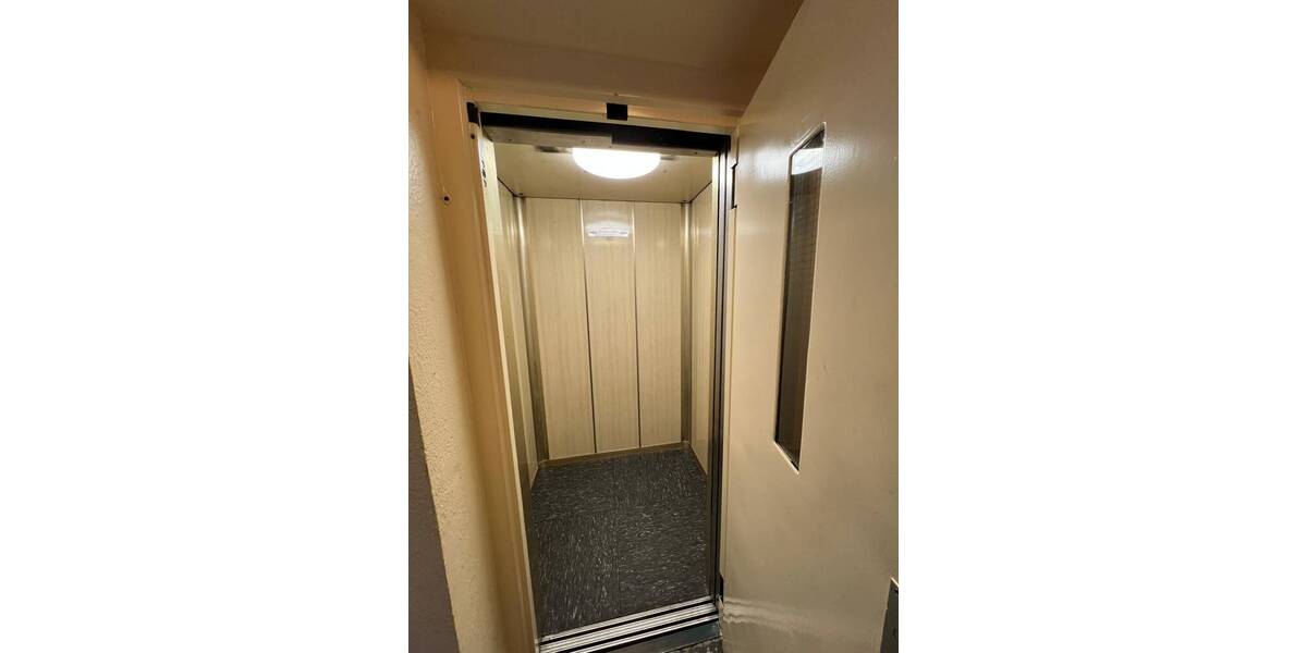 3 Zimmer Erdgeschosswohnung mit windgeschützter Loggia! 3 zimmer