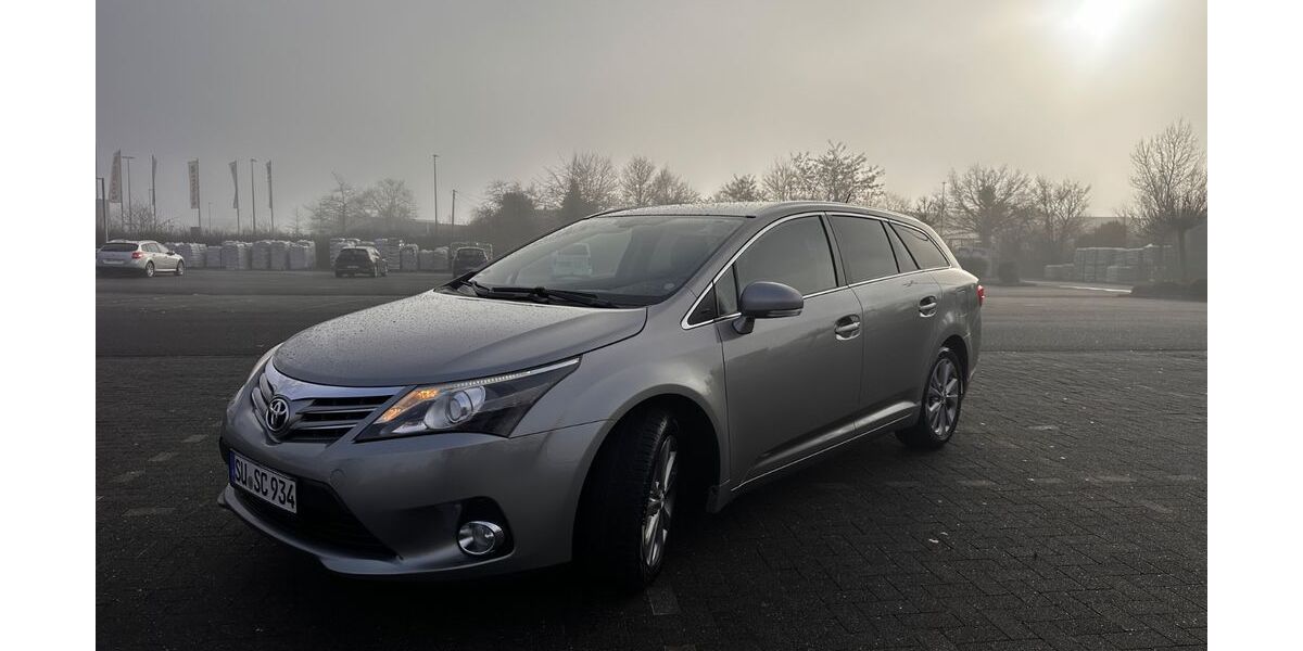 Toyota Avensis 252.000 km 7.600 &euro; Troisdorf 53842