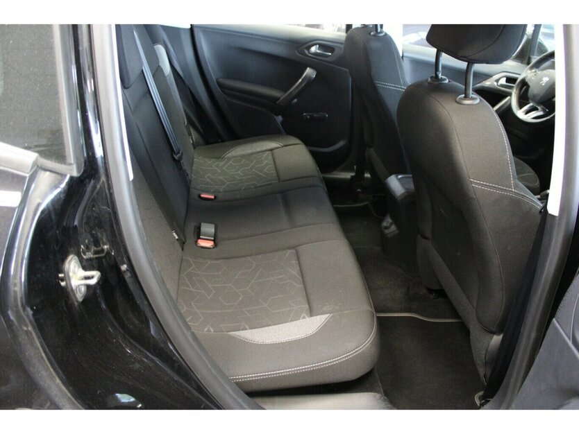 Peugeot 2008 PureTech 82 Active 108.990 km 7.980 € Euskirchen 53881