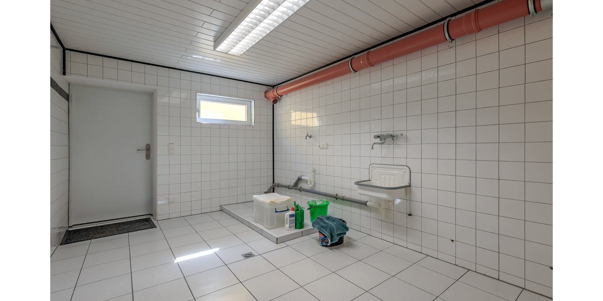 Großzügiges Einfamilienhaus auf weitläufigem Grundstück mit Sauna, Nebengebäude und Doppelgarage - Einfamilienhaus Königswinter / Berghausen Berghausen | Angebot:27224852