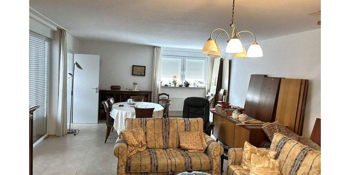 Wohn- und Geschäftshaus + Garagen + 1.186 m² großes Grundstück zu verkaufen 1 zimmer