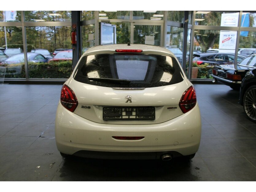 Peugeot 208 Blue-HDi 120 Allure GT Line 133.075 km 8.480 € Euskirchen 53881