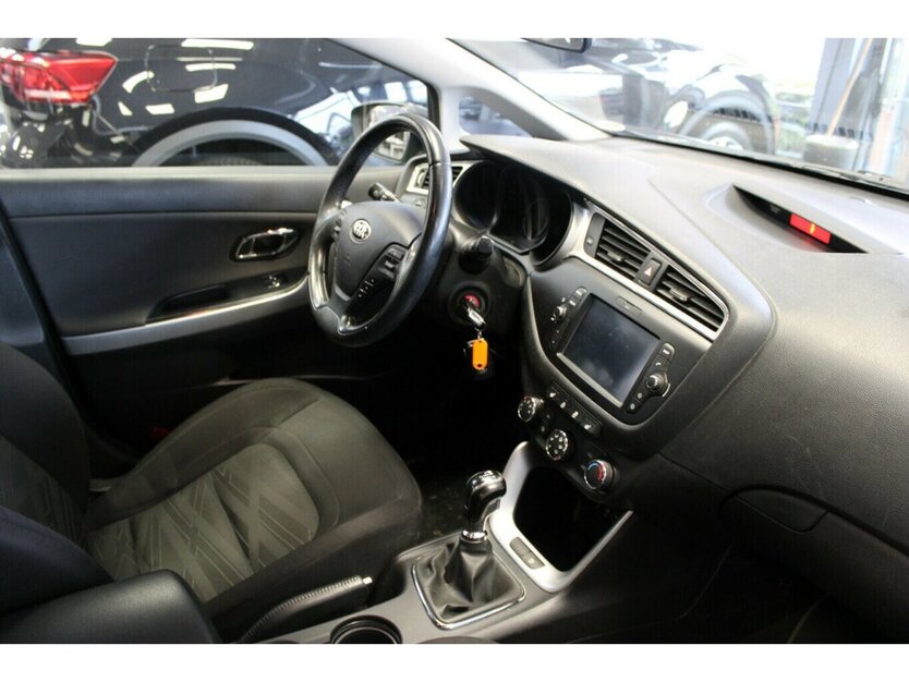 Kia ceed 1.6 GDI SW Edition 7 97.900 km 9.980 € Euskirchen 53881