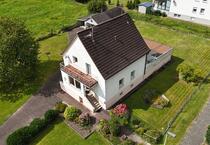 Einfamilienhaus mit großem Grundstück