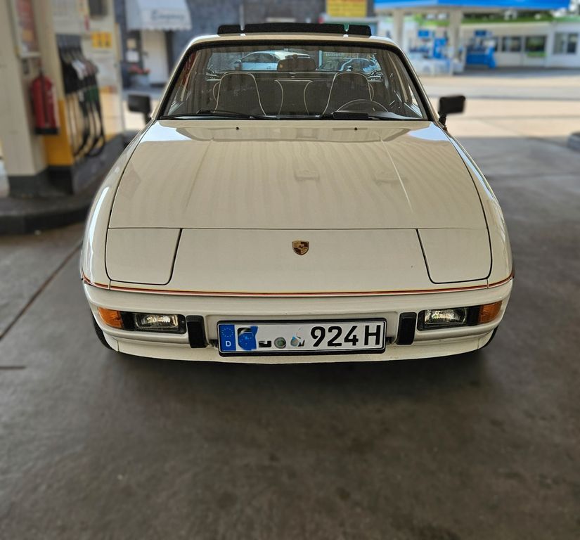 Porsche 924 70.385 km 15.900 € Overath 51491
