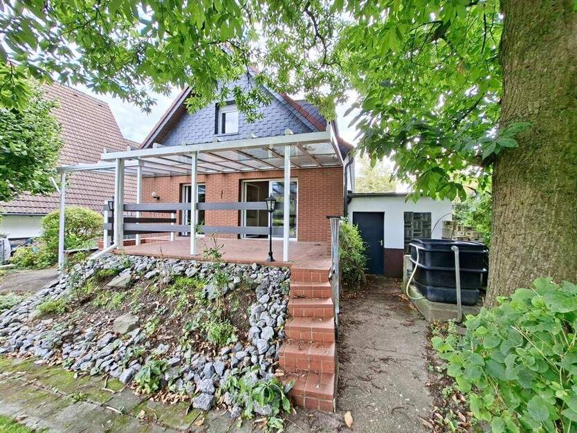 CITYHOUSE: Freistehendes Einfamilienhaus mit viel Potential, traumhaften großen Grundstück, Garage 3 zimmer