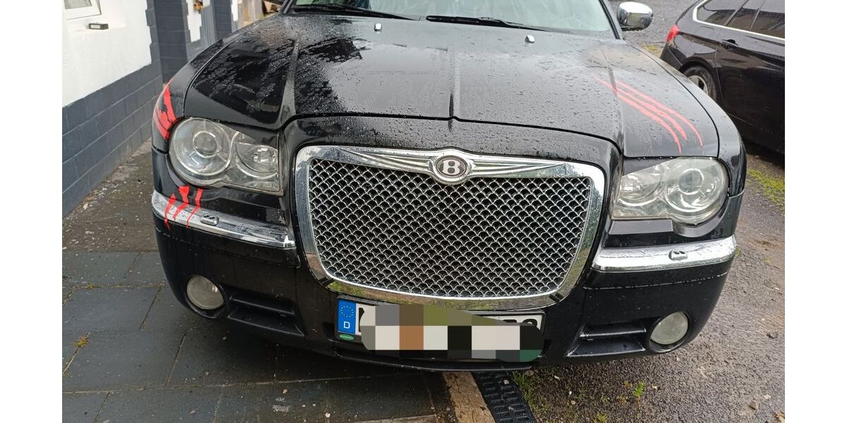 Chrysler 300C 228.000 km 4.999 &euro; Asbach 53567