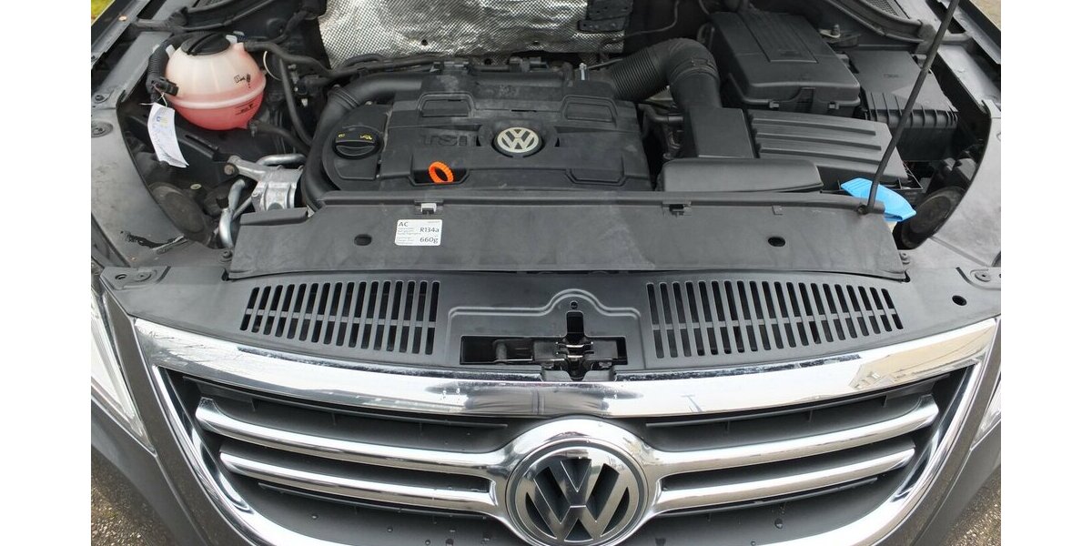 VW Tiguan TEAM orig.ATM ca 52 tkm XENON AHK PARKPILOT 112.432 km 9.908 &euro; Köln 50858