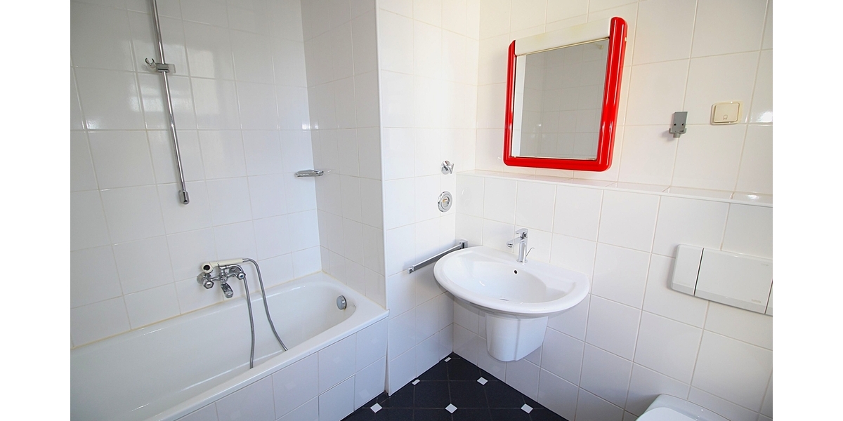 Bezugsfrei! Barrierefrei! Frisch renoviert! Top 2 Zimmer ETW mit Aufzug, Terrasse, und TG-Stellplatz - Etagenwohnung Sankt Augustin | Angebot:26905800