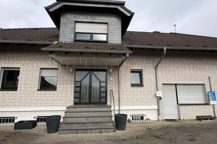 Haus Troisdorf Altenrath - 7 Zimmer, 203 m&sup2;, 9.750&euro; | Angebot:25811174