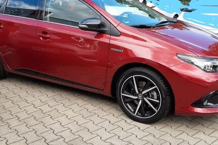 Toyota Auris 130.000 km 14.000 &euro; UNKEL 53572