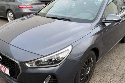 Hyundai i30 99.700 km 8.450 &euro; Brühl 50321