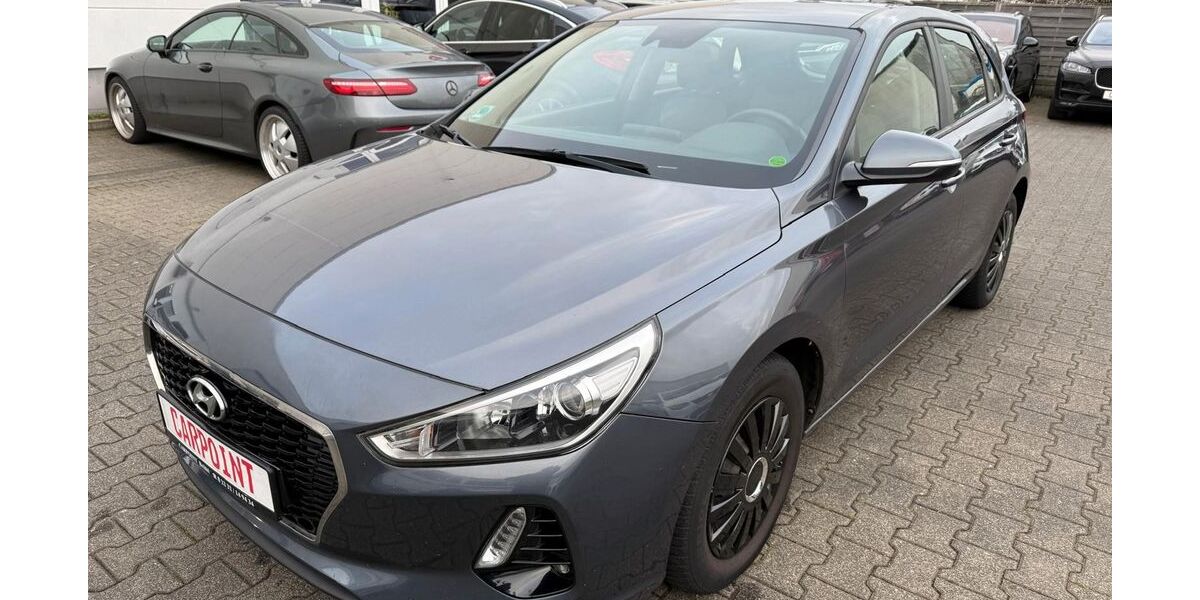 Hyundai i30 99.700 km 8.450 &euro; Brühl 50321