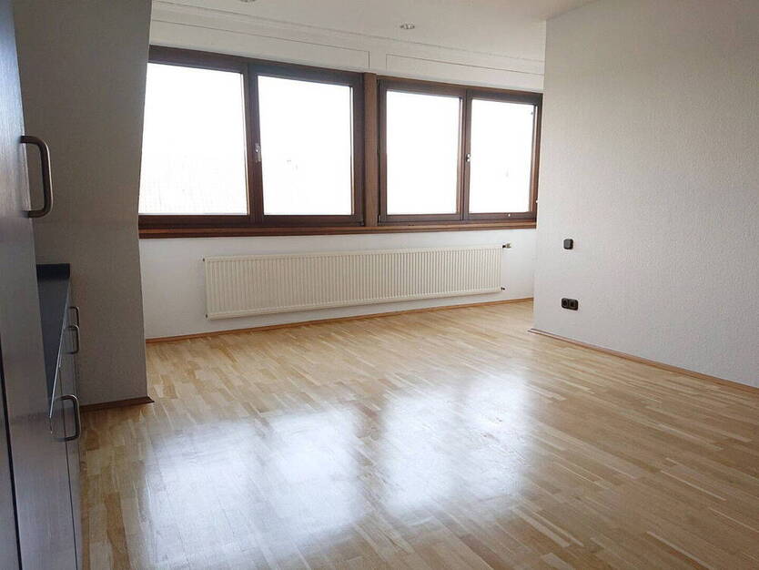Sehr schöne, helle Dachgeschoßwohnung; provisionsfrei!
