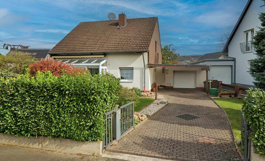 Charmantes Einfamilienhaus mit Wintergarten und Gartenidylle in Hennef-Geistingen