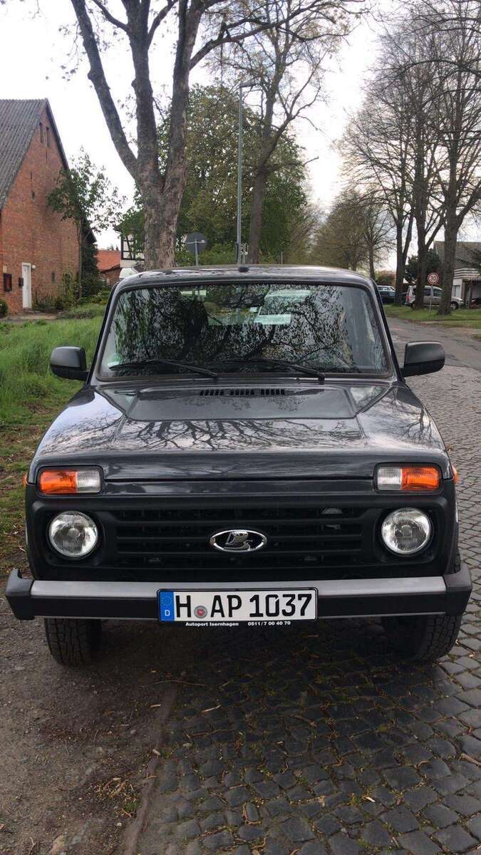 Lada Niva 49.300 km 15.000 € Köln 50825
