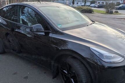 Tesla Model Y 36.500 km 29.990 &euro; Troisdorf 53842