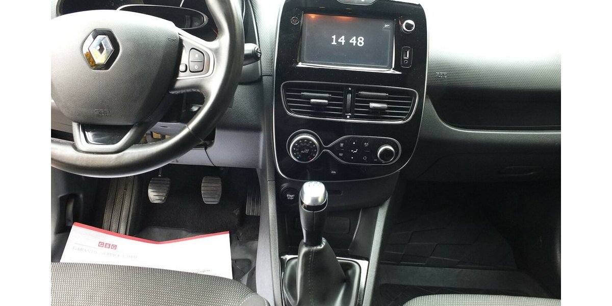 Renault Clio BLACK WEEK 25: EXPRESSION NAVI PARCTRONIC STA 118.021 km 7.904 &euro; Köln 50858