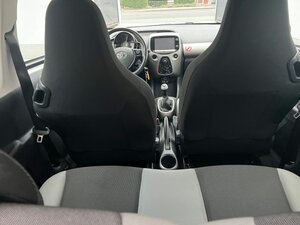 Toyota Aygo (X) 1,0-l-VVT-i x-play touch 94.000 km 6.690 &euro; Troisdorf 53844