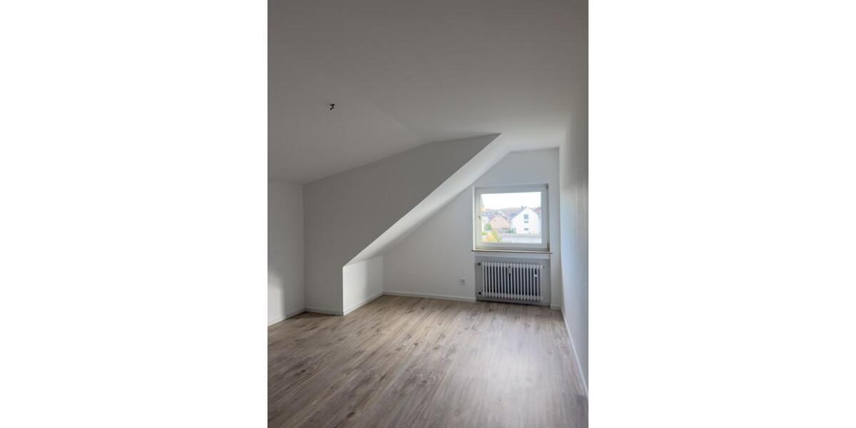Dachgeschoßwohnung Niederkassel - 2 Zimmer, 85 m&sup2;, 970&euro; | Angebot:24603857
