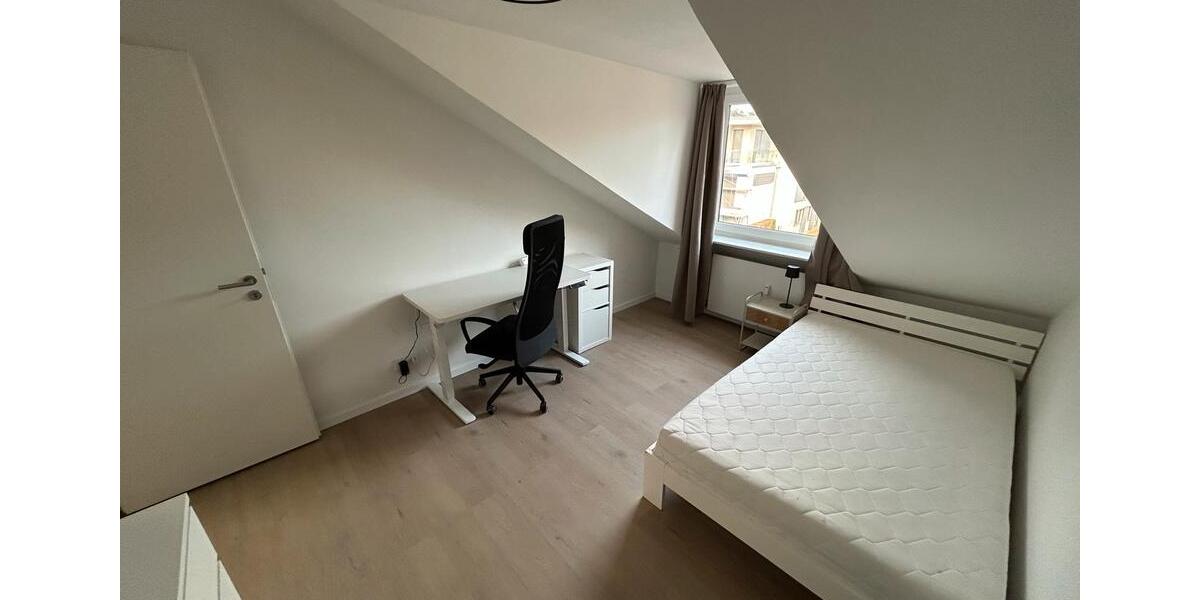 Dachgeschoßwohnung Bonn Gronau - 1 Zimmer, 13 m&sup2;, 580&euro; | Angebot:25312303