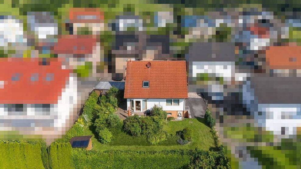 Platz für Familie & Wohnmobil: Einfamilienhaus mit Ausblick und allem Drum und Dran in Hausen-Wied!